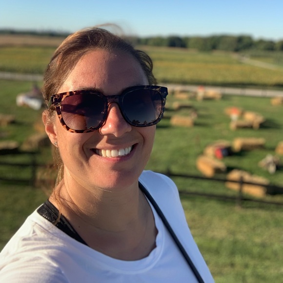 Meet your Posher, Barb - Picture 1 of 1